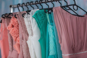Як обрати колір для сукні на випускний?
